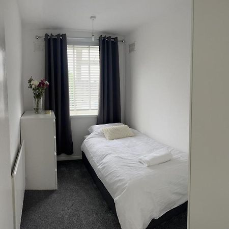 Crown Road Apartment Sittingbourne Buitenkant foto