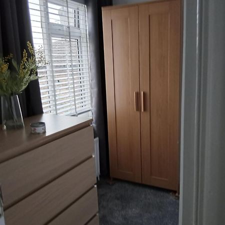 Crown Road Apartment Sittingbourne Buitenkant foto