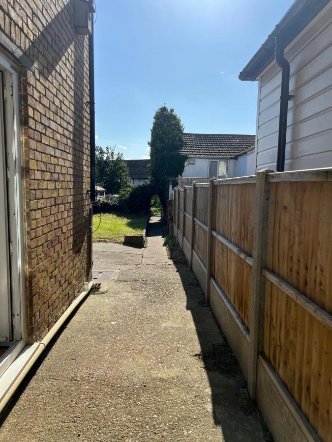 Crown Road Apartment Sittingbourne Buitenkant foto