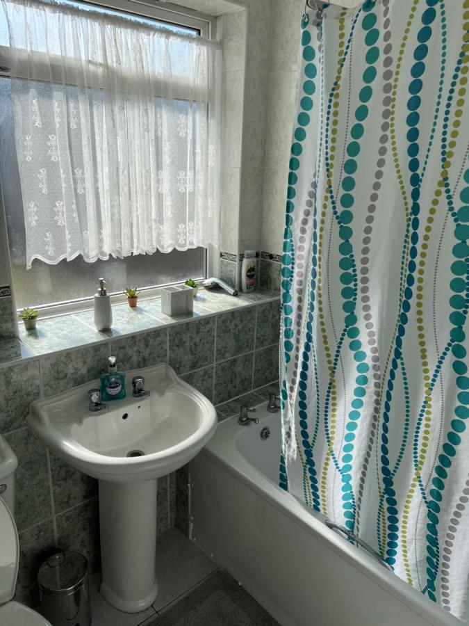 Crown Road Apartment Sittingbourne Buitenkant foto