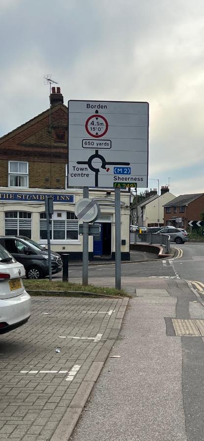 Crown Road Apartment Sittingbourne Buitenkant foto