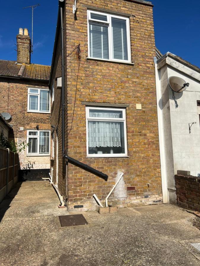 Crown Road Apartment Sittingbourne Buitenkant foto